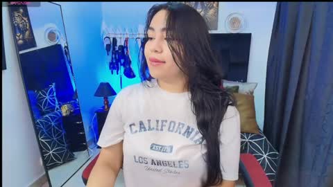 Snapshot of sofiaflores98 chatting on 05/29/26, 01:09 Sofia online show from 05/29/26, 01:09