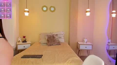 SofiaFontaine online show from 10/28/25, 05:00