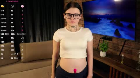 Third day here my name Eva online show from 04/03/26, 07:56