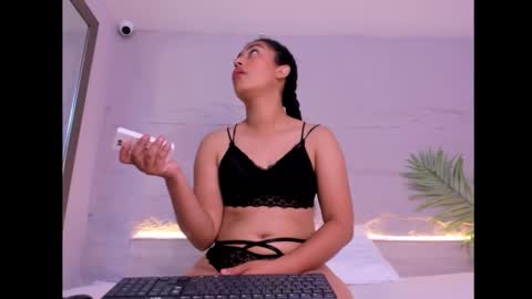 Snapshot of sofiamarquez_ chatting on 03/05/25, 04:02 Sofi marquez online show from 03/05/25, 04:02