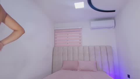 Snapshot of sofiavelezz_ chatting on 02/02/26, 12:48 Sofia Velez online show from 02/02/26, 12:48