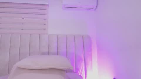 Snapshot of sofiavelezz_ chatting on 02/18/26, 11:50 Sofia Velez online show from 02/18/26, 11:50