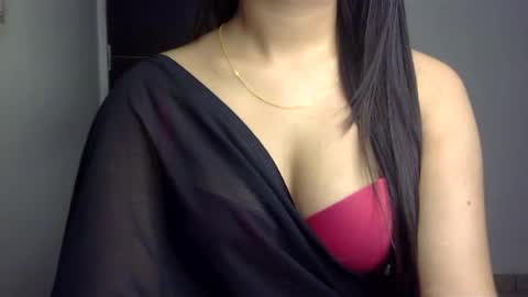 Snapshot of sofie_diva chatting on 02/07/25, 05:18 divya online show from 02/07/25, 05:18