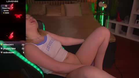 Sofie online show from 02/05/25, 04:16