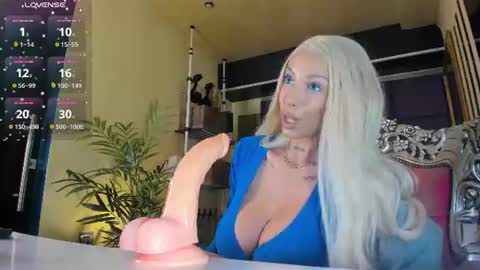 Snapshot of sofiequeen_ chatting on 06/21/26, 04:04 IG bar bieroyal online show from 06/21/26, 04:04