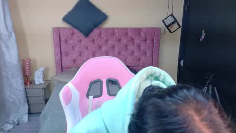 sofii_cute01 online show from 12/18/25, 12:00