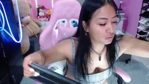 Snapshot of sofiiadreams chatting on 10/23/25, 03:33 sofia Dreams online show from 10/23/25, 03:33