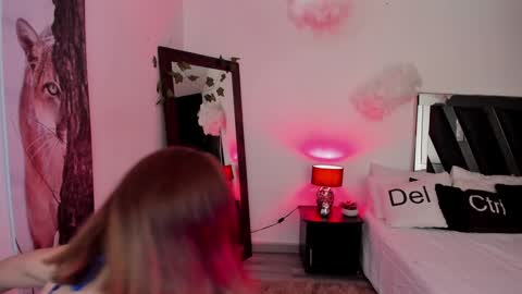 Snapshot of sofiiagudelo chatting on 12/21/24, 04:19 Sofi agudelo online show from 12/21/24, 04:19