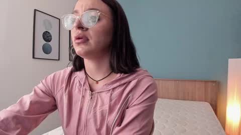 Snapshot of sofiiagudelo chatting on 02/26/25, 12:27 Sofi agudelo online show from 02/26/25, 12:27