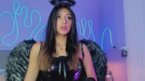 Snapshot of sofly_s chatting on 10/22/25, 12:05 Sofi online show from 10/22/25, 12:05