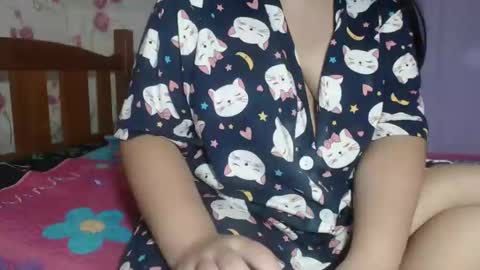 Snapshot of soft_angie chatting on 10/30/25, 11:33 Angie online show from 10/30/25, 11:33