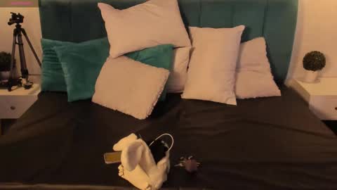 Snapshot of soft_temptation chatting on 09/17/25, 01:02 soft_temptation online show from 09/17/25, 01:02