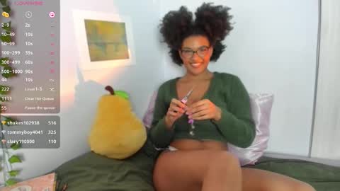 Snapshot of softbby123 chatting on 12/17/24, 01:50 Chloe Kiwi online show from 12/17/24, 01:50