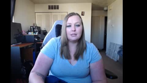 Snapshot of softerpeaches chatting on 01/14/25, 08:15 Rose online show from 01/14/25, 08:15