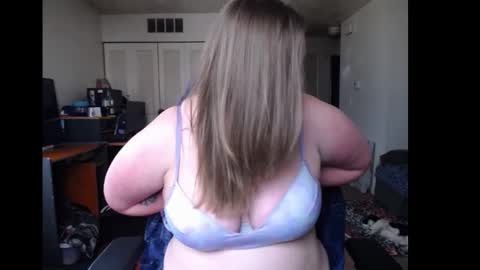 Snapshot of softerpeaches chatting on 02/07/25, 07:27 Rose online show from 02/07/25, 07:27