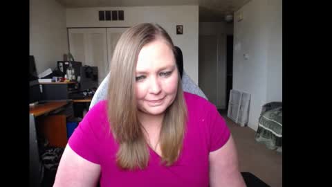 Snapshot of softerpeaches chatting on 03/03/25, 09:05 Rose online show from 03/03/25, 09:05