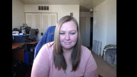 Snapshot of softerpeaches chatting on 03/11/25, 07:47 Rose online show from 03/11/25, 07:47