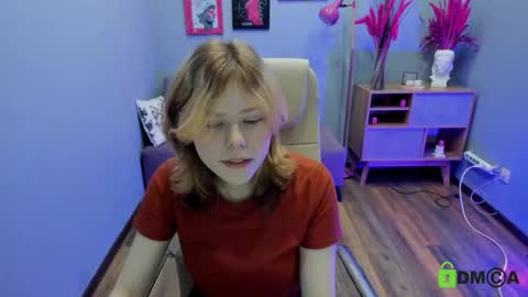 Snapshot of softflame chatting on 11/23/25, 10:48 softflame online show from 11/23/25, 10:48