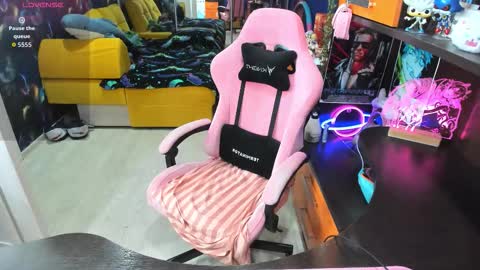 Sofie online show from 12/16/25, 01:32