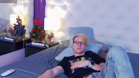 Snapshot of softvandal chatting on 12/02/25, 02:45 softvandal online show from 12/02/25, 02:45