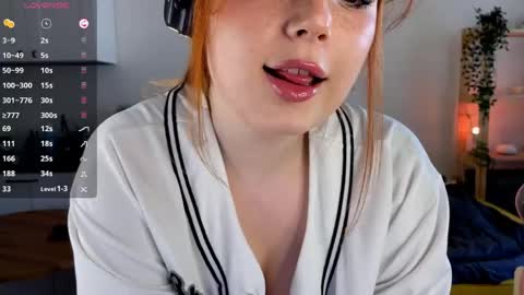 Snapshot of sofy_benson chatting on 05/08/26, 01:49 Sofy online show from 05/08/26, 01:49