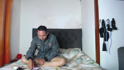 Snapshot of sofya_n_andy_ chatting on 01/17/25, 03:12 sofya_n_andy_ online show from 01/17/25, 03:12