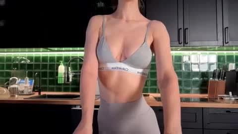 Bella online show from 01/12/26, 04:07