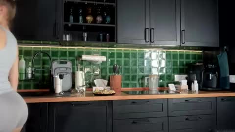 Bella online show from 02/28/26, 06:03