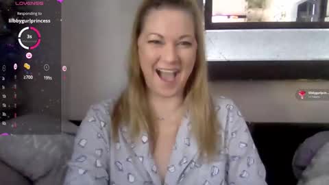 solesticia online show from 11/10/25, 04:06