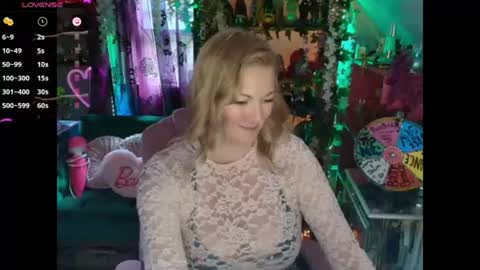 Snapshot of solesticia chatting on 06/17/26, 06:31 solesticia online show from 06/17/26, 06:31