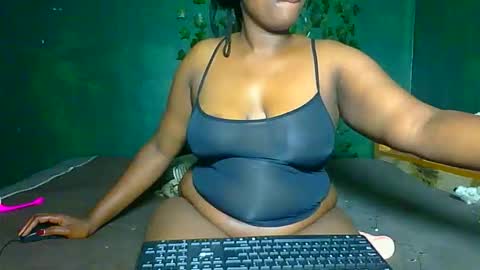 Snapshot of sollybunny chatting on 05/31/26, 02:20 Solly bunny online show from 05/31/26, 02:20