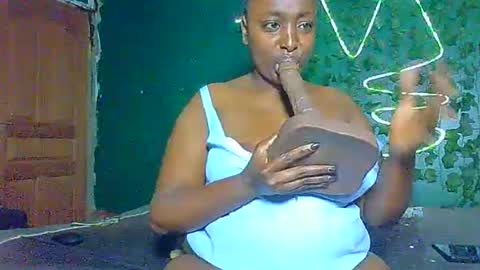 Snapshot of sollybunny chatting on 07/30/26, 03:27 Solly bunny online show from 07/30/26, 03:27