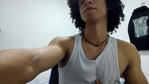 Snapshot of solorizo chatting on 02/25/26, 04:55 Hi Im Weller Check my Bio online show from 02/25/26, 04:55