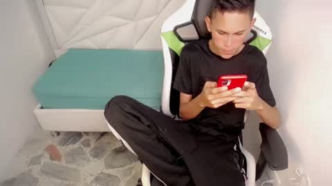 Snapshot of sombra_18 chatting on 06/09/26, 04:57 ESTEBAN online show from 06/09/26, 04:57