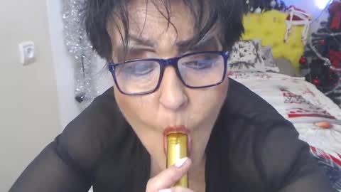 Snapshot of sondrariddle chatting on 01/14/25, 03:43 sondrariddle online show from 01/14/25, 03:43