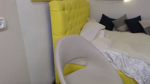 Snapshot of sondrariddle chatting on 02/06/25, 01:16 sondrariddle online show from 02/06/25, 01:16