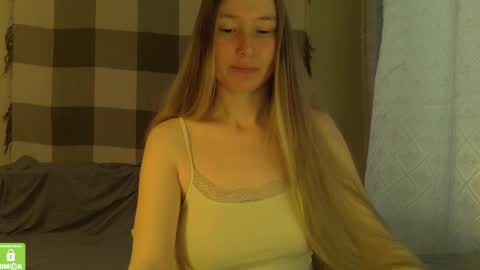 Snapshot of song_to_the_siren chatting on 12/16/24, 10:08 Mary online show from 12/16/24, 10:08