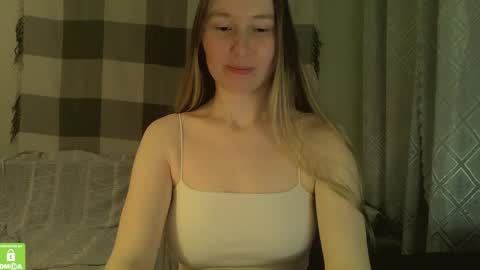 Snapshot of song_to_the_siren chatting on 01/15/25, 08:37 Mary online show from 01/15/25, 08:37