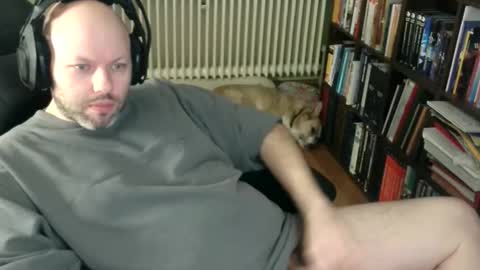 Snapshot of songoku81 chatting on 11/03/25, 04:08 Tom online show from 11/03/25, 04:08