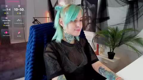 Snapshot of sonia_blond chatting on 11/30/25, 02:21 Sonia online show from 11/30/25, 02:21