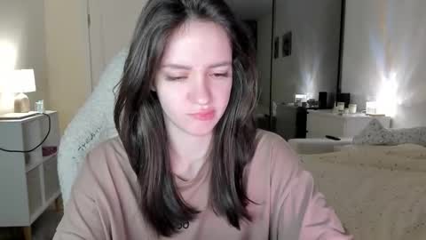 sonia_moon_ online show from 10/21/25, 02:45
