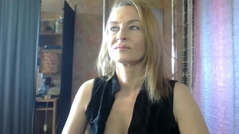 Sonia online show from 04/21/26, 01:39