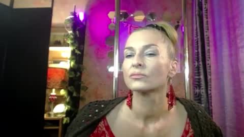 Snapshot of soniadance chatting on 05/18/26, 01:50 Sonia online show from 05/18/26, 01:50