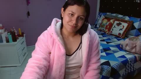 Snapshot of sonialatin69 chatting on 12/20/24, 12:19 sonialatin69 online show from 12/20/24, 12:19