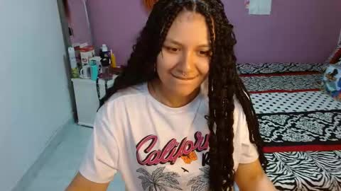Snapshot of sonialatin69 chatting on 12/30/24, 01:25 sonialatin69 online show from 12/30/24, 01:25