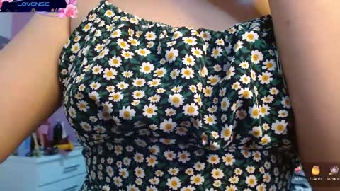 Snapshot of sonialatin69 chatting on 01/15/25, 07:01 sonialatin69 online show from 01/15/25, 07:01