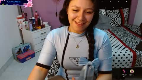 Snapshot of sonialatin69 chatting on 01/17/25, 06:23 sonialatin69 online show from 01/17/25, 06:23