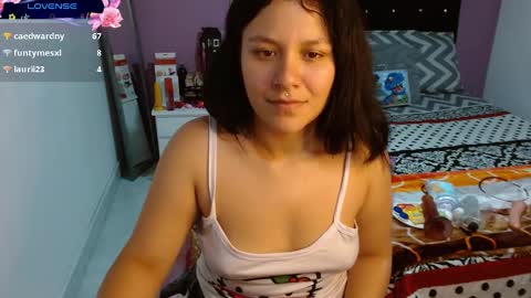 Snapshot of sonialatin69 chatting on 01/25/25, 01:52 sonialatin69 online show from 01/25/25, 01:52