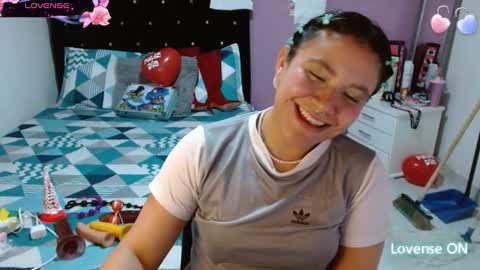 Snapshot of sonialatin69 chatting on 02/21/25, 10:04 sonialatin69 online show from 02/21/25, 10:04