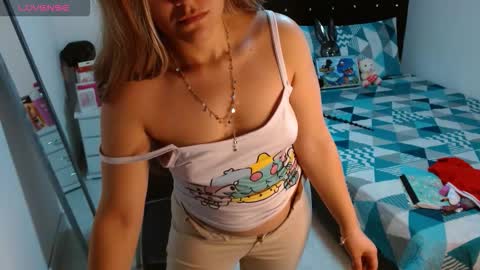 Snapshot of sonialatin69 chatting on 09/13/25, 12:43 sonialatin69 online show from 09/13/25, 12:43